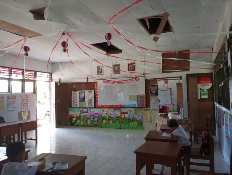 Kondisi Ruang Kelas di SD Negeri 96 Manado Memprihatinkan