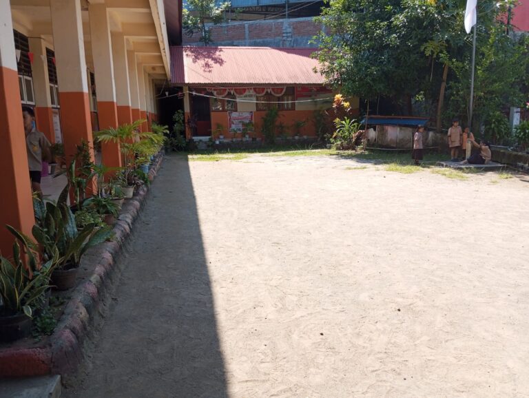 SD Negeri 116 Manado Butuh Bantuan Paving Halaman