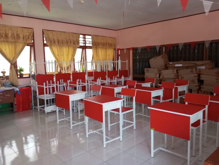 SD Negeri 96 Manado Dapat Bantuan Rehabilitasi Ruang Kelas dan Meubeler