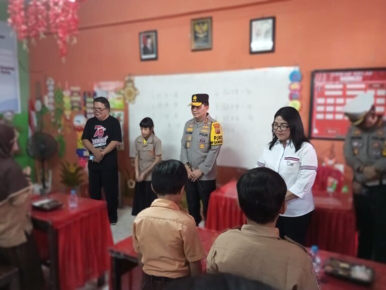 Kapolda Sulut Pantau Langsung Uji Coba Pemberian Makan Siang Bergizi