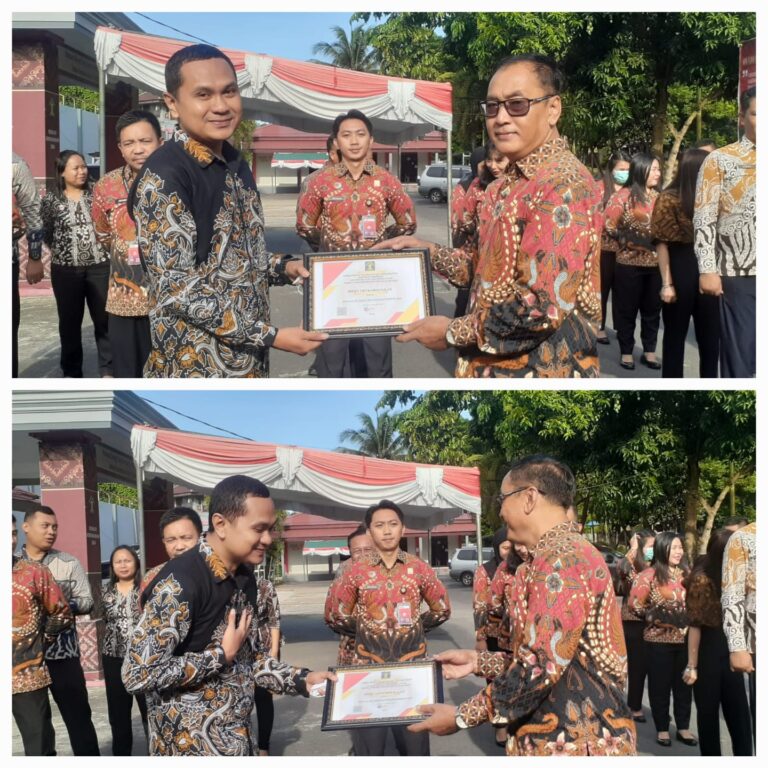 Kepala Rutan Manado Berikan Penghargaan Kepada Pegawai Teladan di Awal Tahun 2025