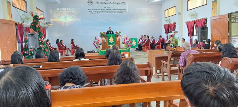 Pendeta Ferdinand Tumbol: “Mari tetap teguh dalam keyakinan Tuhan kita.”