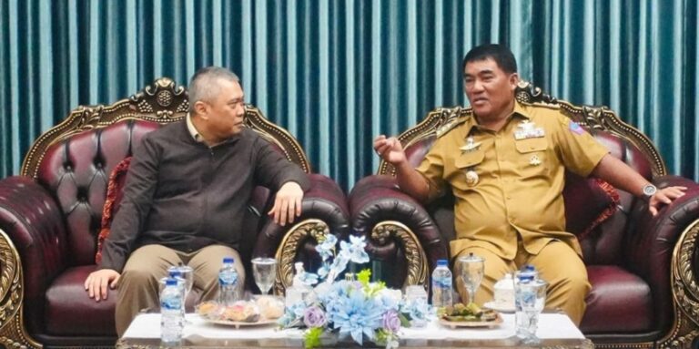 Menteri Perhubungan Tinjau Penanganan Kebakaran KM Barcelona V.A. di Perairan Sulawesi Utara