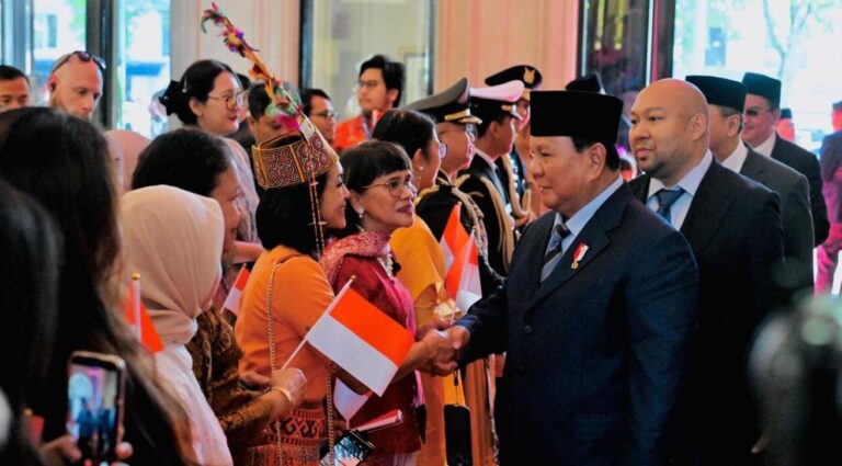“Bienvenue, Presiden Prabowo Subianto”: Haru dan Bangga Diaspora Sambut Kepala Negara di Paris