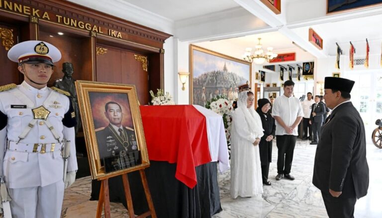 Presiden Prabowo Beri Penghormatan Terakhir Kepada Almarhum Jenderal TNI (Purn) Ryamizard Ryacudu