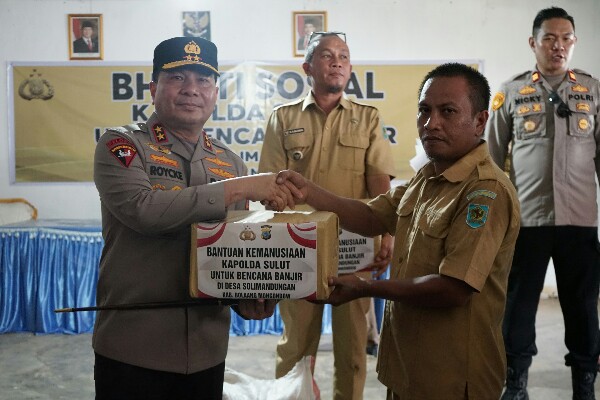 Kapolda Sulut Tinjau Lokasi Banjir Bandang di Solimandungan 2 dan Salurkan Bantuan Kemanusiaan