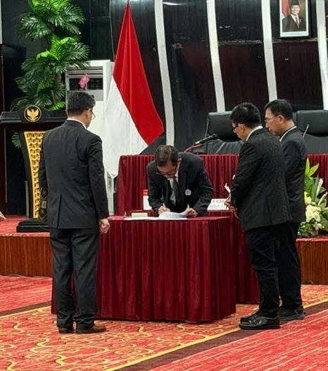 Stanly O.B. Lombogia–Mantan Wartawan Yang Dilantik Jadi Dekan Fakultas Peternakan UNSRAT