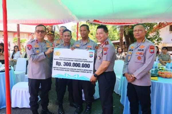Peduli Bencana NTT, Polda Sulut Salurkan Bantuan Keuangan Tanggap Darurat Rp300 Juta