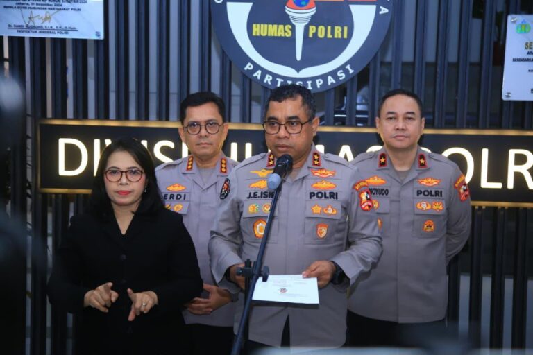 Polri Berikan Penghargaan Kepada Personel Atas Dedikasi dan Keberanian Dalam Menjalankan Tugas di Aceh