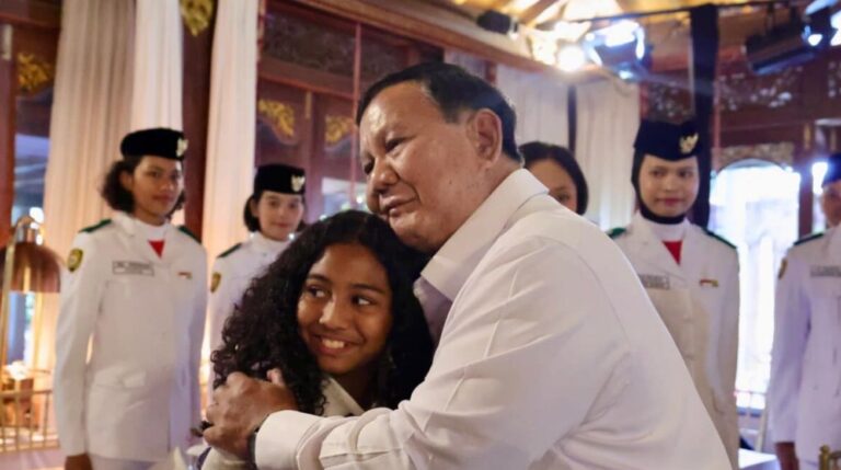 Seskab Teddy: Undang Petugas Upacara HUT ke-81 Kemerdekaan RI ke Hambalang, Presiden Prabowo Sampaikan Apresiasi Atas Dedikasi Mereka