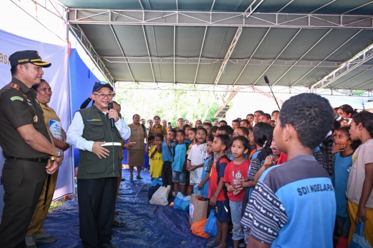 Kemendikdasmen Salurkan Total Santunan Rp305 Juta Bagi Guru dan Murid Korban Gempa di Kabupaten Ngada dan Nagekeo