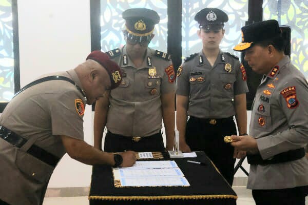 Kapolda Sulut Pimpin Sertijab Dirresnarkoba dan Kabid TIK