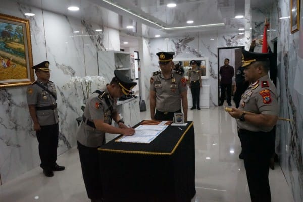 Kapolda Sulut Pimpin Sertijab Kabid Humas dan Lantik Direktur Intelkam